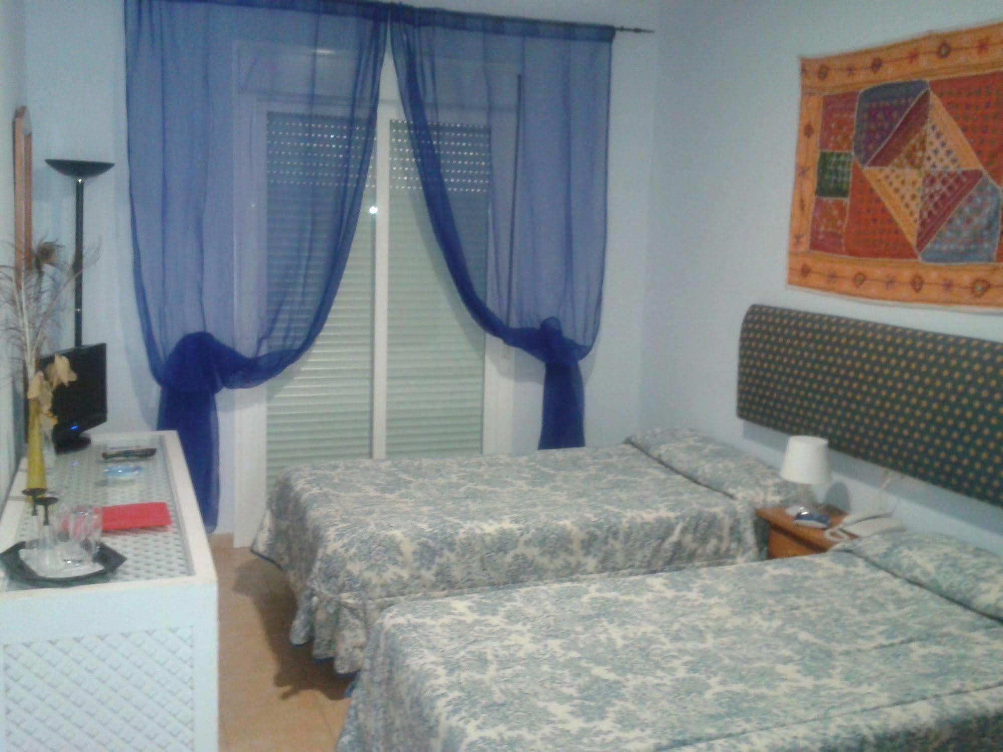 Hostal Alhaja Playa El Puerto de Santa Maria Luaran gambar