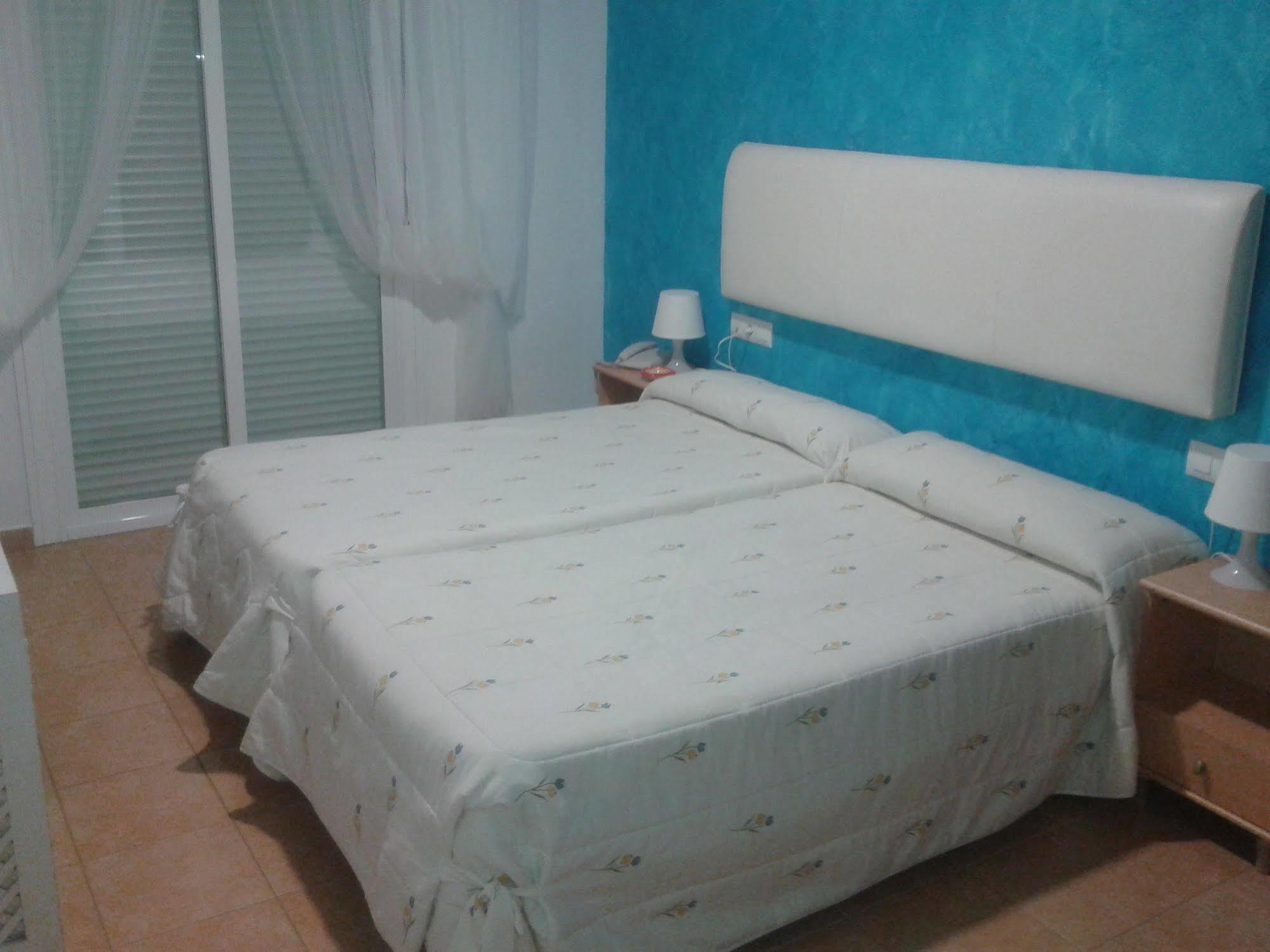 Hostal Alhaja Playa El Puerto de Santa Maria Luaran gambar